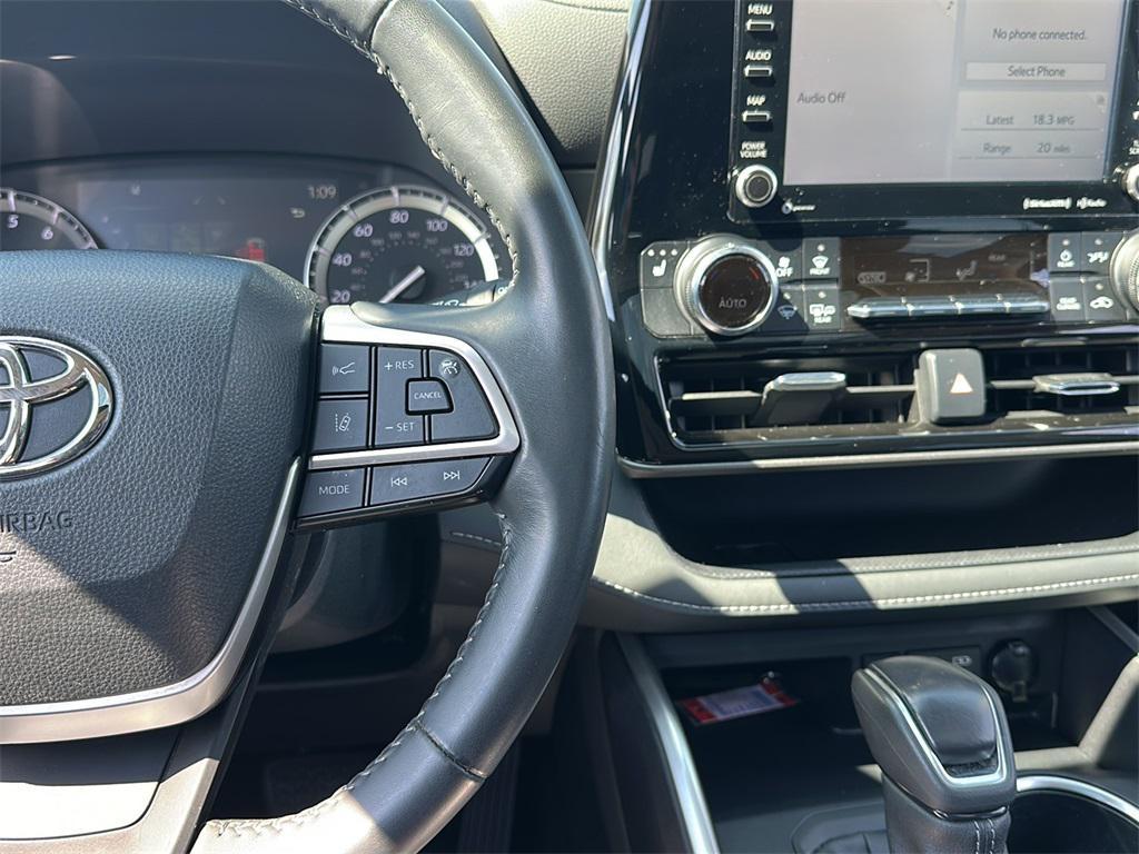 used 2022 Toyota Highlander car, priced at $35,499