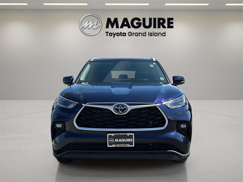 used 2022 Toyota Highlander car, priced at $35,499