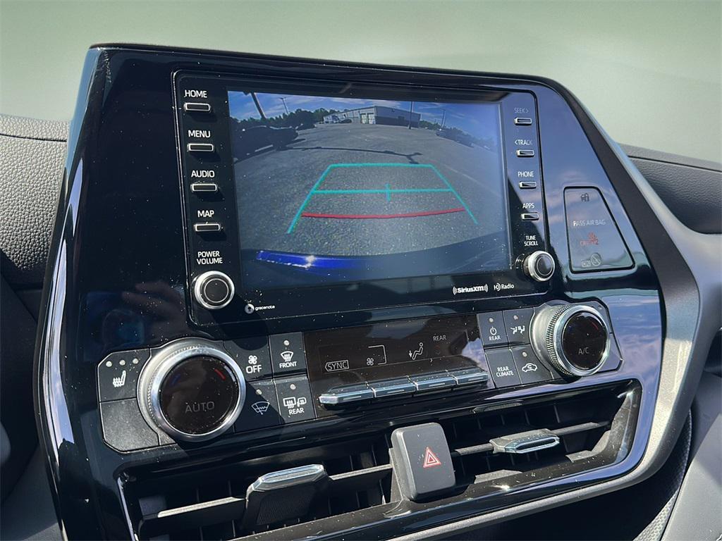 used 2022 Toyota Highlander car, priced at $35,499
