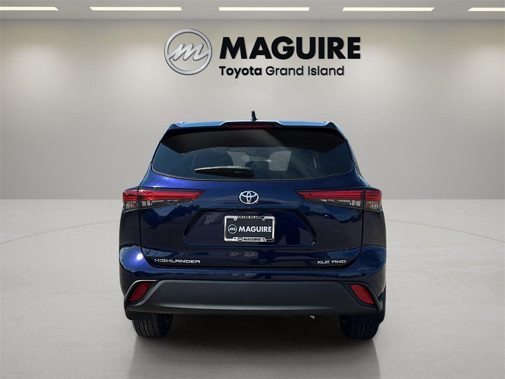 used 2022 Toyota Highlander car, priced at $35,499