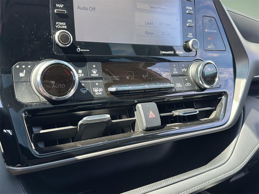used 2022 Toyota Highlander car, priced at $35,499