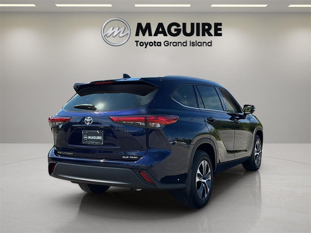 used 2022 Toyota Highlander car, priced at $35,499