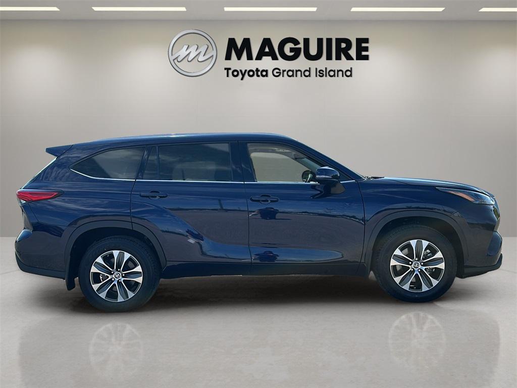 used 2022 Toyota Highlander car, priced at $35,499