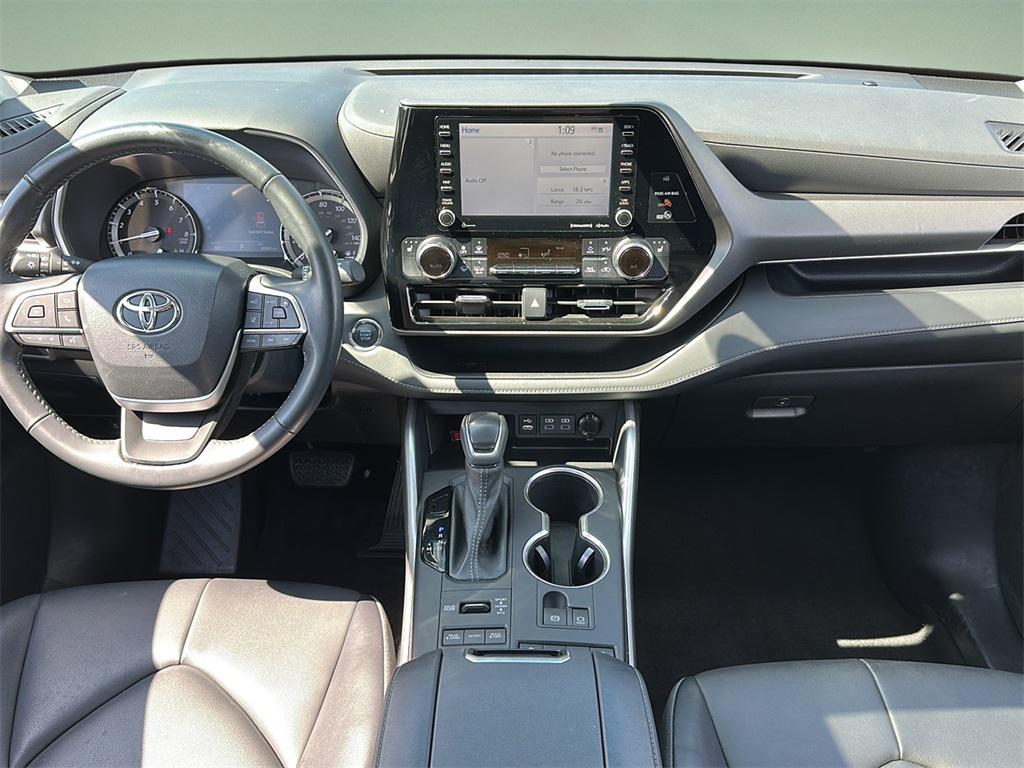 used 2022 Toyota Highlander car, priced at $35,499