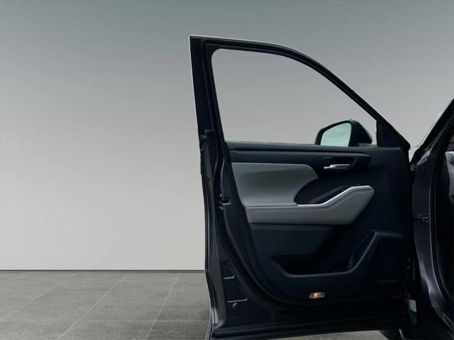 new 2025 Toyota Highlander car, priced at $48,547