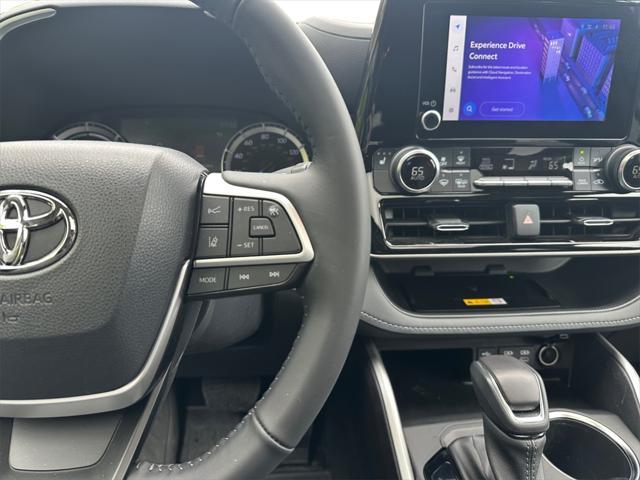 used 2023 Toyota Highlander Hybrid car, priced at $44,999