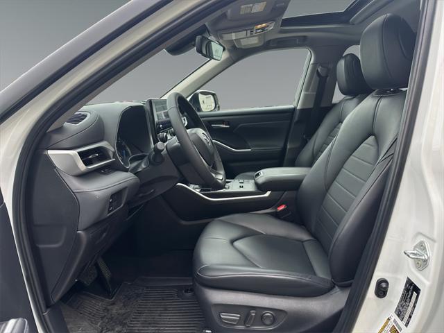 used 2023 Toyota Highlander Hybrid car, priced at $44,999