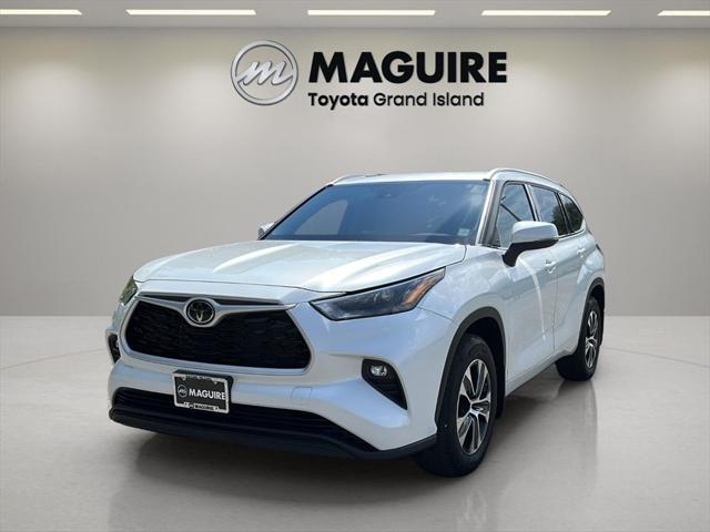used 2022 Toyota Highlander car, priced at $37,899