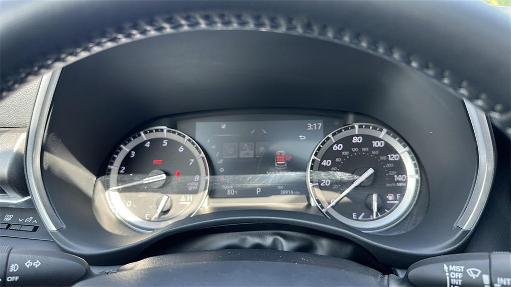 used 2022 Toyota Highlander car, priced at $35,999