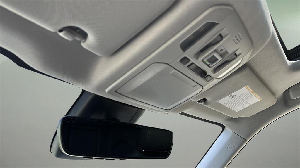 used 2022 Toyota Highlander car, priced at $35,999