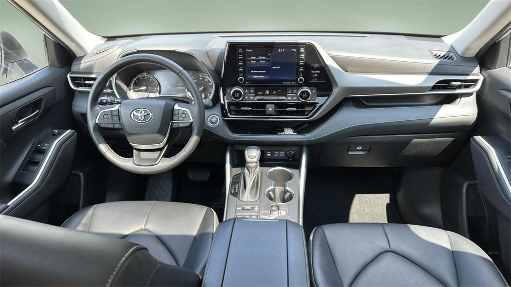 used 2022 Toyota Highlander car, priced at $35,999