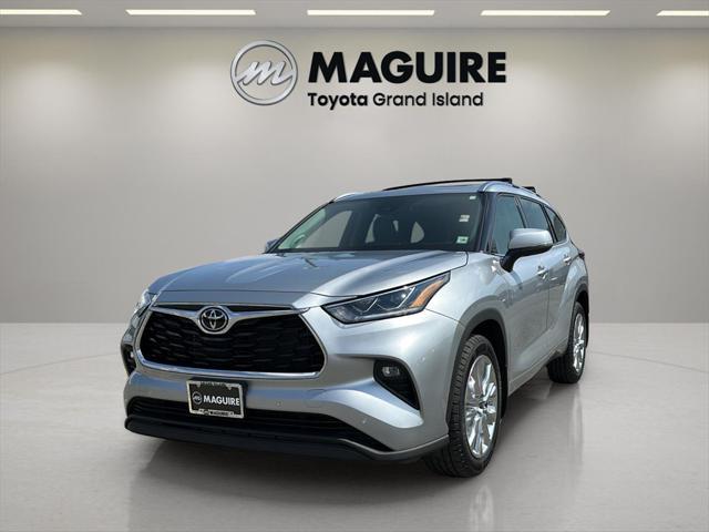 used 2022 Toyota Highlander car, priced at $42,999