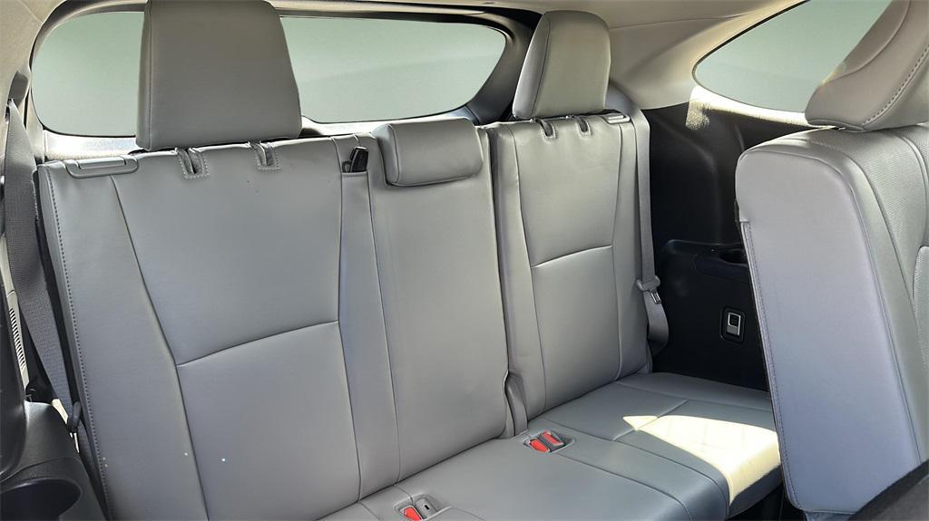 used 2022 Toyota Highlander car, priced at $40,999