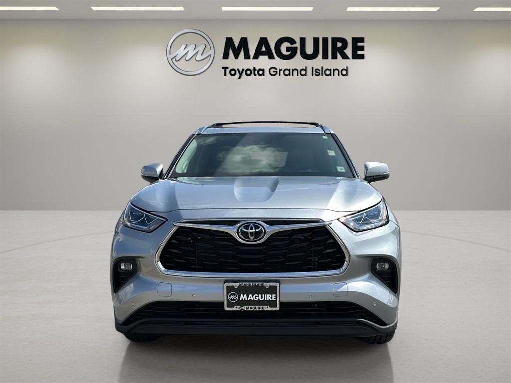 used 2022 Toyota Highlander car, priced at $40,999