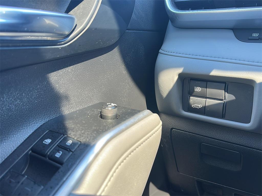 used 2021 Toyota Highlander Hybrid car, priced at $32,999