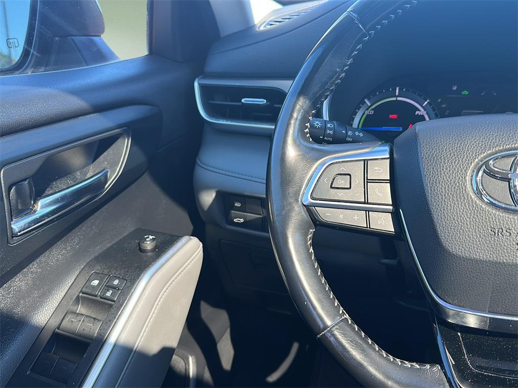 used 2021 Toyota Highlander Hybrid car, priced at $32,999