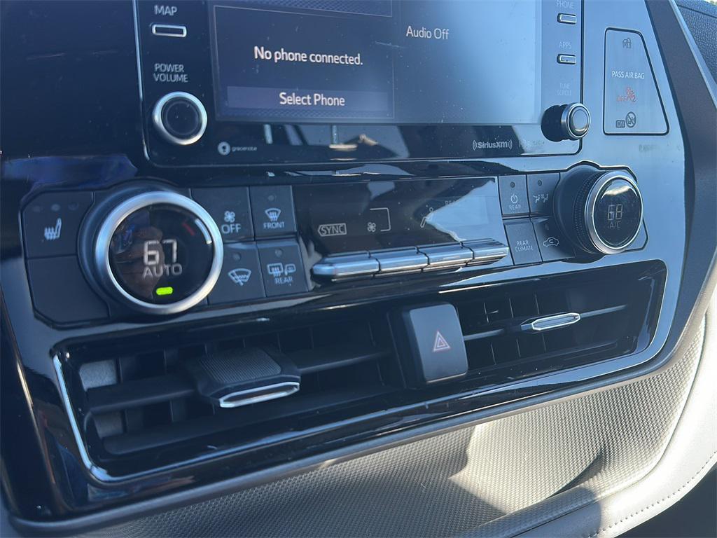 used 2021 Toyota Highlander Hybrid car, priced at $32,999