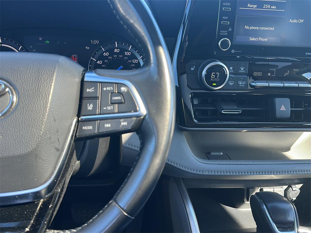 used 2021 Toyota Highlander Hybrid car, priced at $32,999