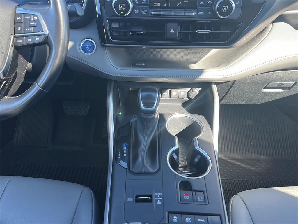 used 2021 Toyota Highlander Hybrid car, priced at $32,999