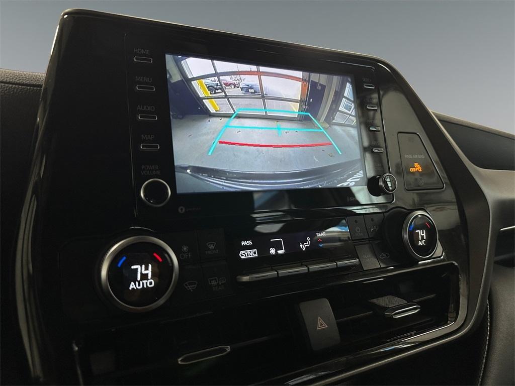used 2022 Toyota Highlander car, priced at $32,999