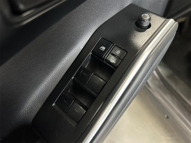 used 2022 Toyota Highlander car, priced at $31,499