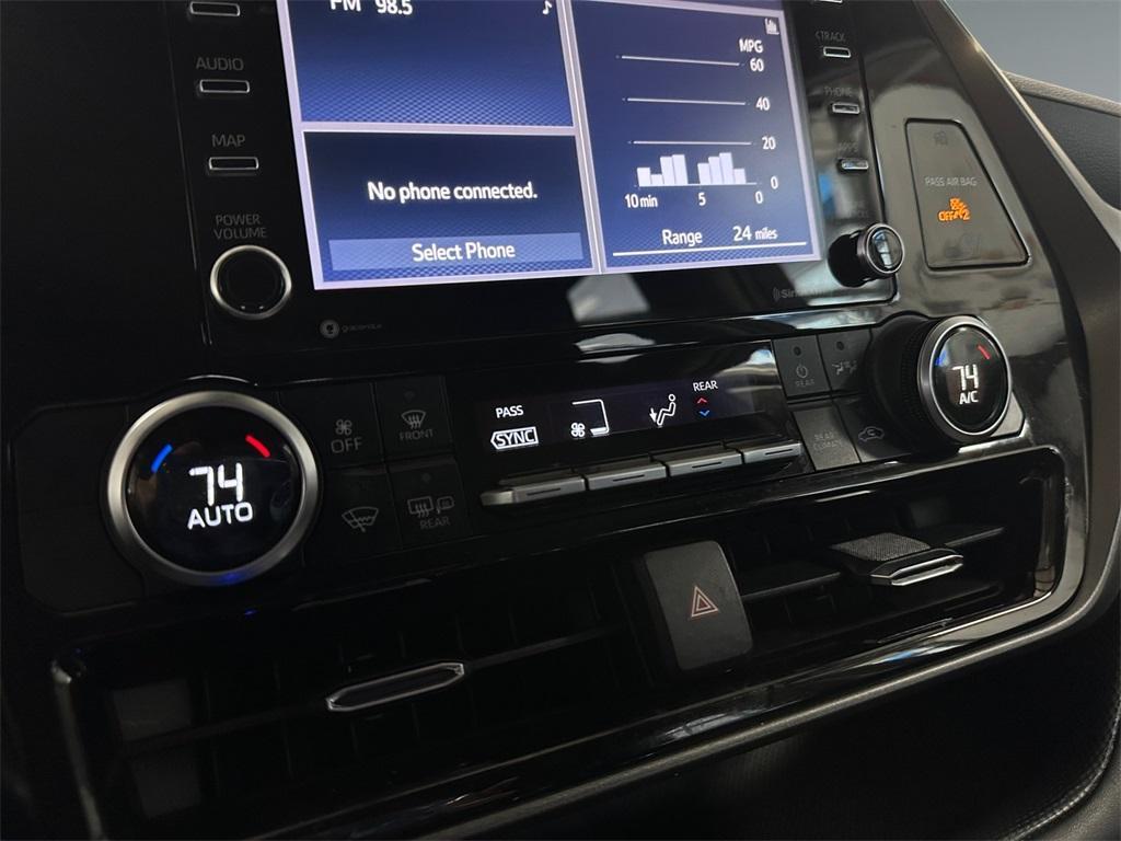 used 2022 Toyota Highlander car, priced at $32,999
