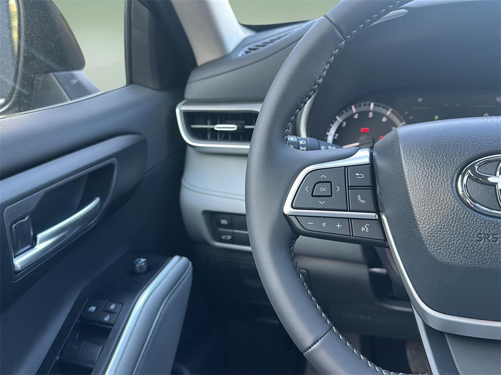 new 2025 Toyota Highlander car, priced at $47,988