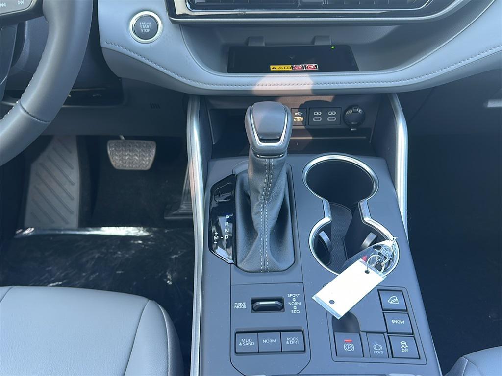 new 2025 Toyota Highlander car, priced at $47,988