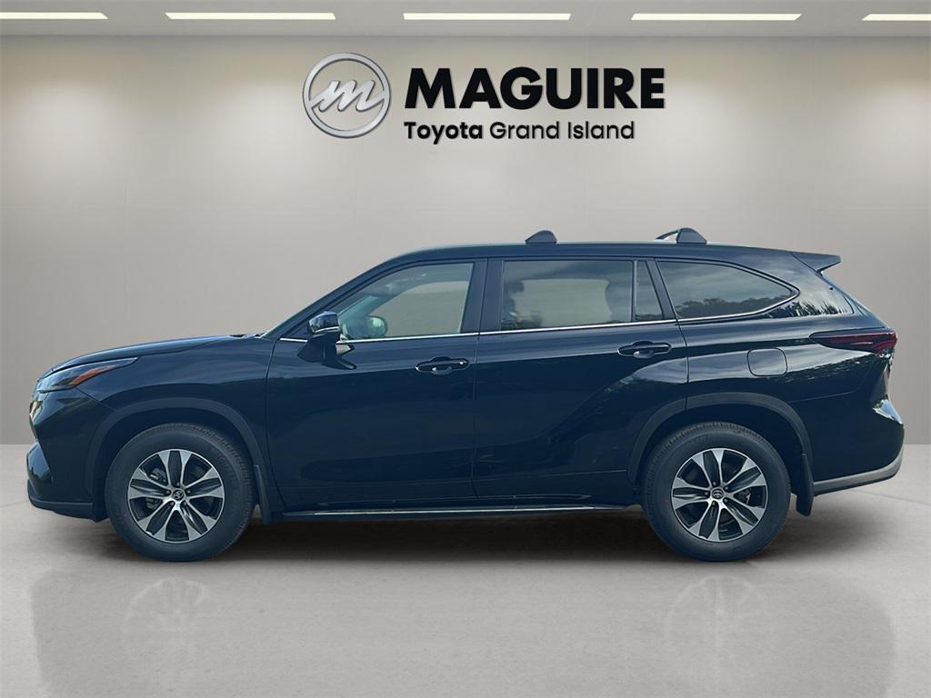 new 2025 Toyota Highlander car, priced at $47,988