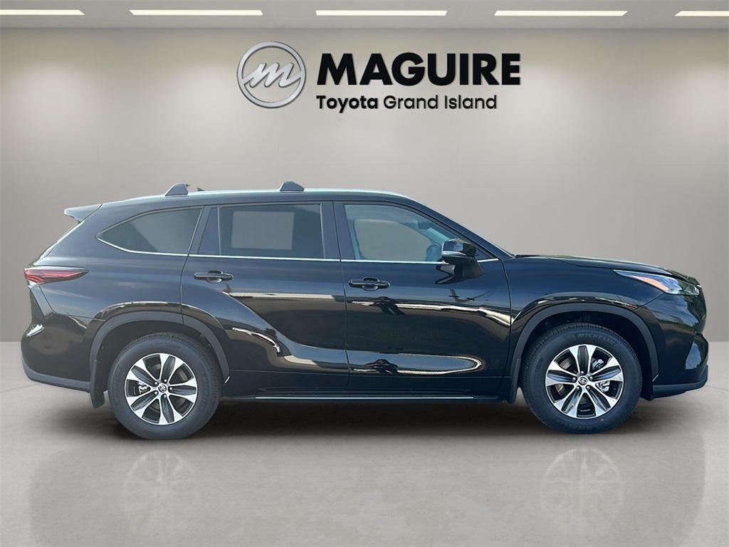 new 2025 Toyota Highlander car, priced at $47,988