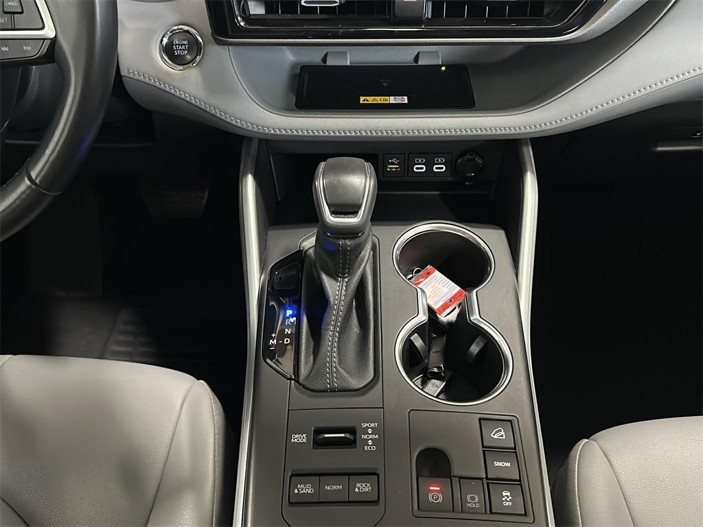 used 2023 Toyota Highlander car, priced at $37,499