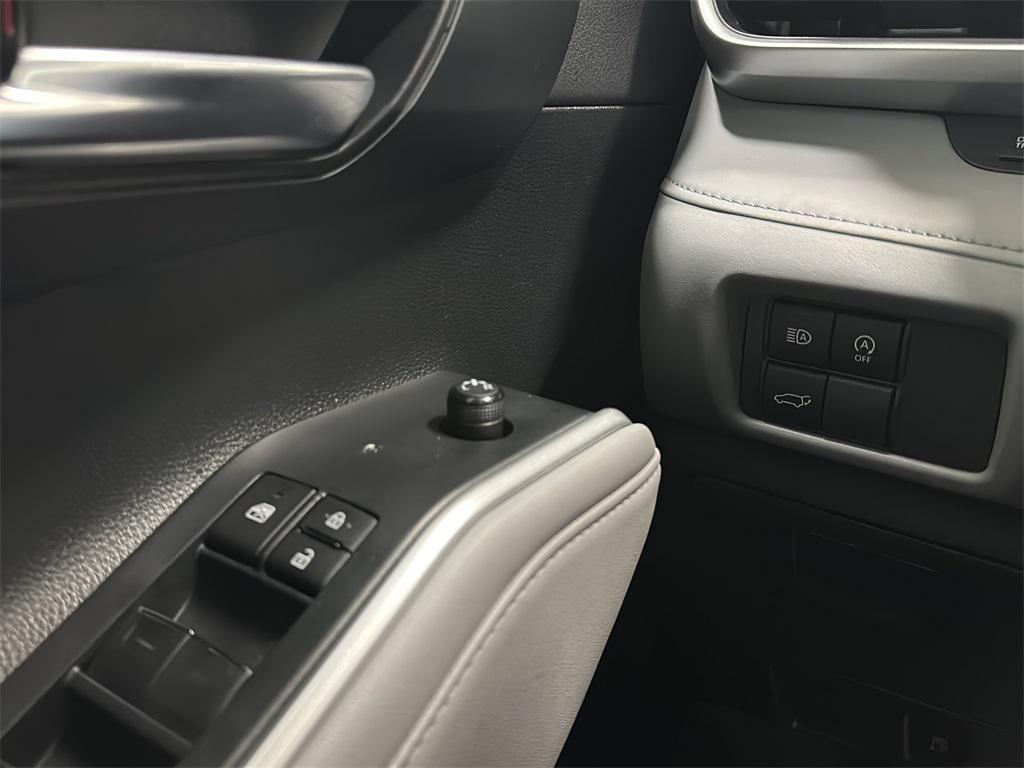 used 2023 Toyota Highlander car, priced at $37,499