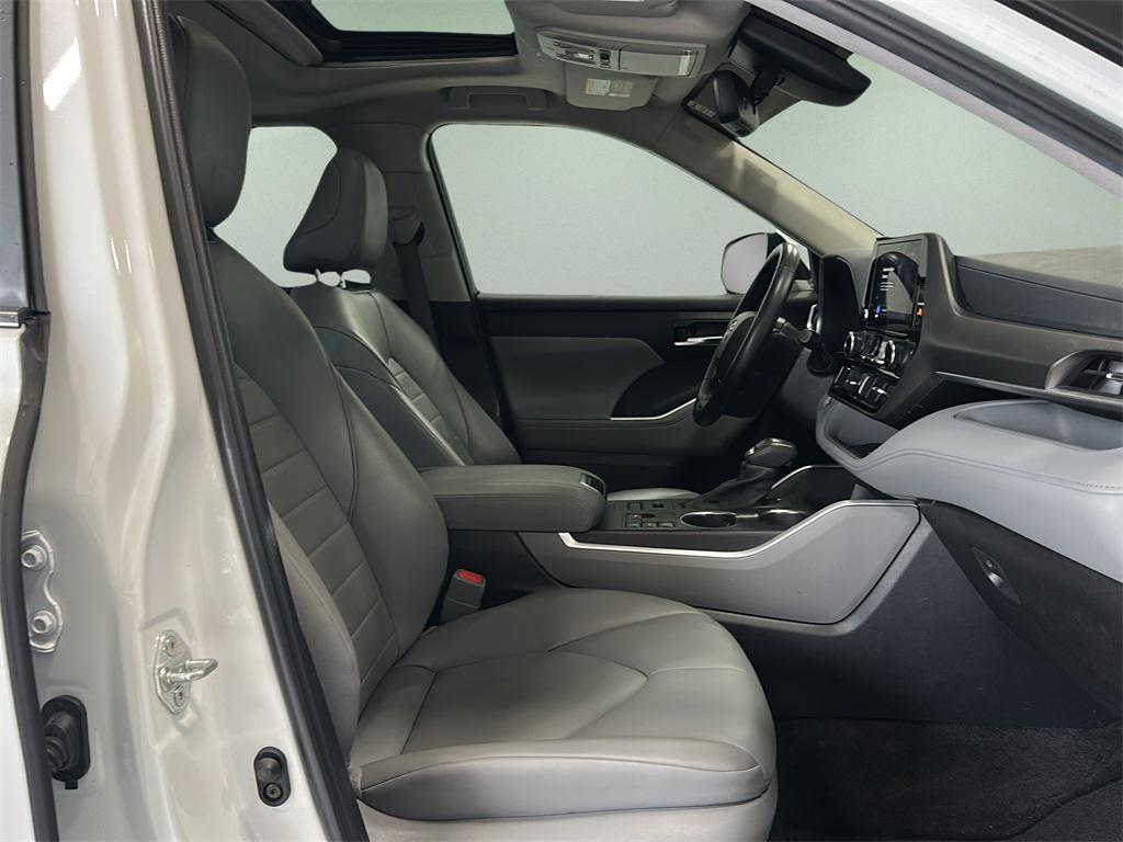 used 2023 Toyota Highlander car, priced at $37,499