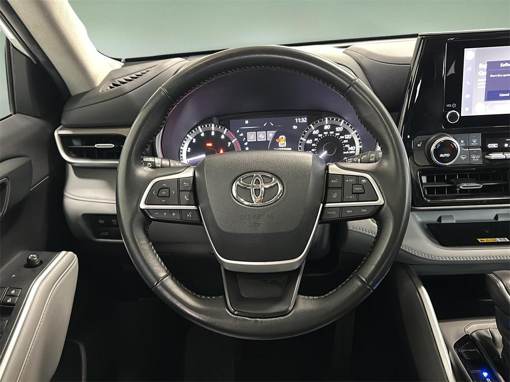 used 2023 Toyota Highlander car, priced at $37,499