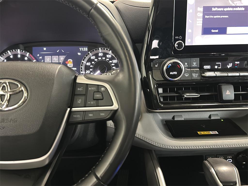 used 2023 Toyota Highlander car, priced at $37,499
