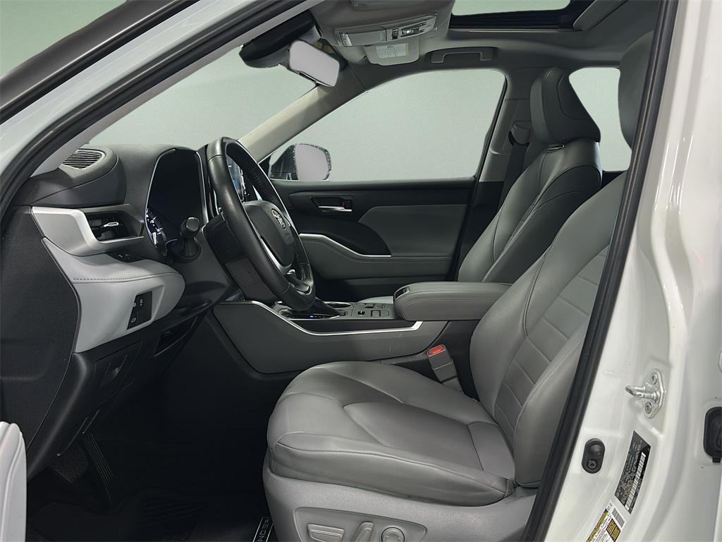 used 2023 Toyota Highlander car, priced at $37,499