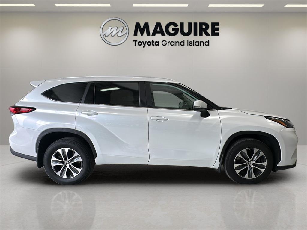 used 2023 Toyota Highlander car, priced at $37,499