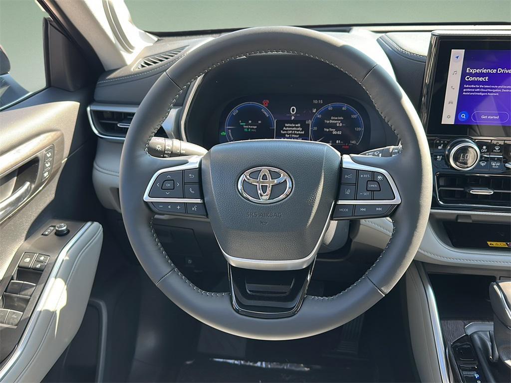new 2025 Toyota Highlander Hybrid car, priced at $58,242