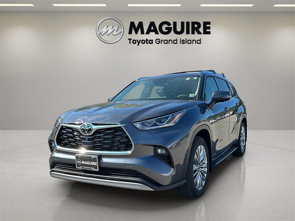 new 2025 Toyota Highlander Hybrid car, priced at $58,242