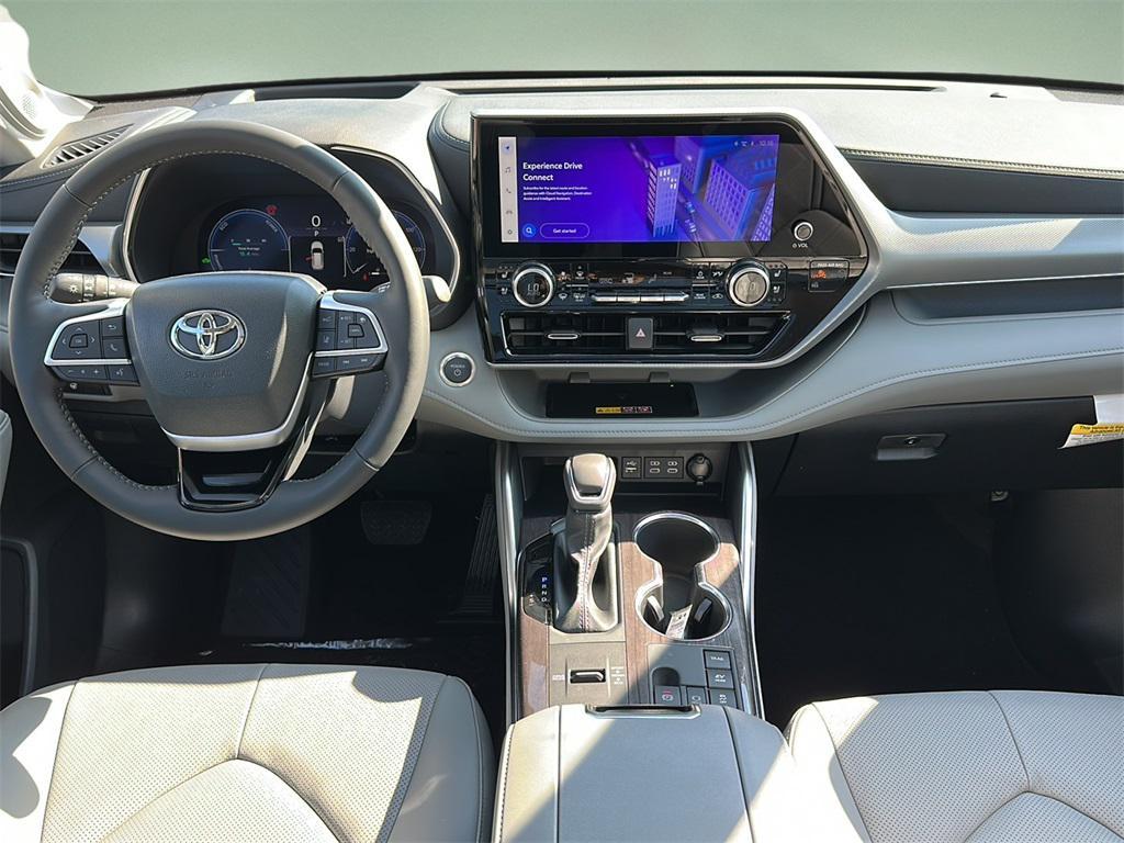 new 2025 Toyota Highlander Hybrid car, priced at $58,242