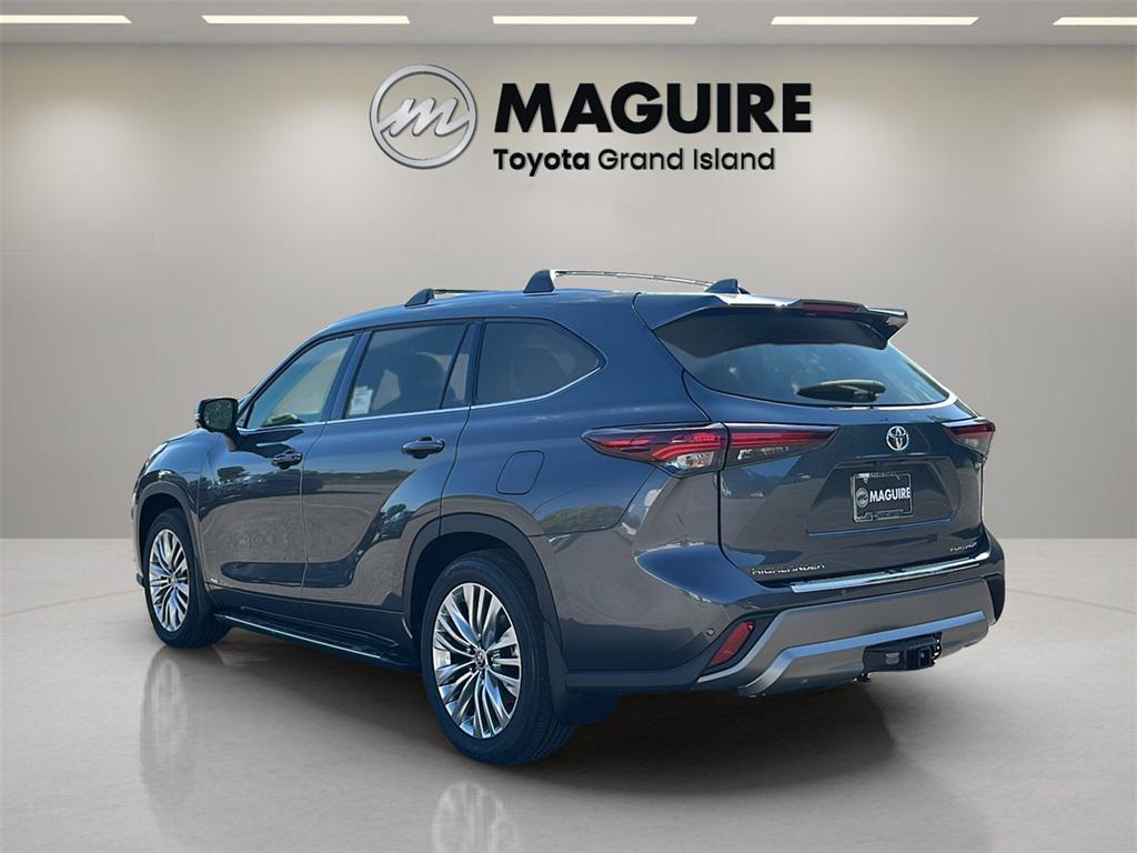 new 2025 Toyota Highlander Hybrid car, priced at $58,242