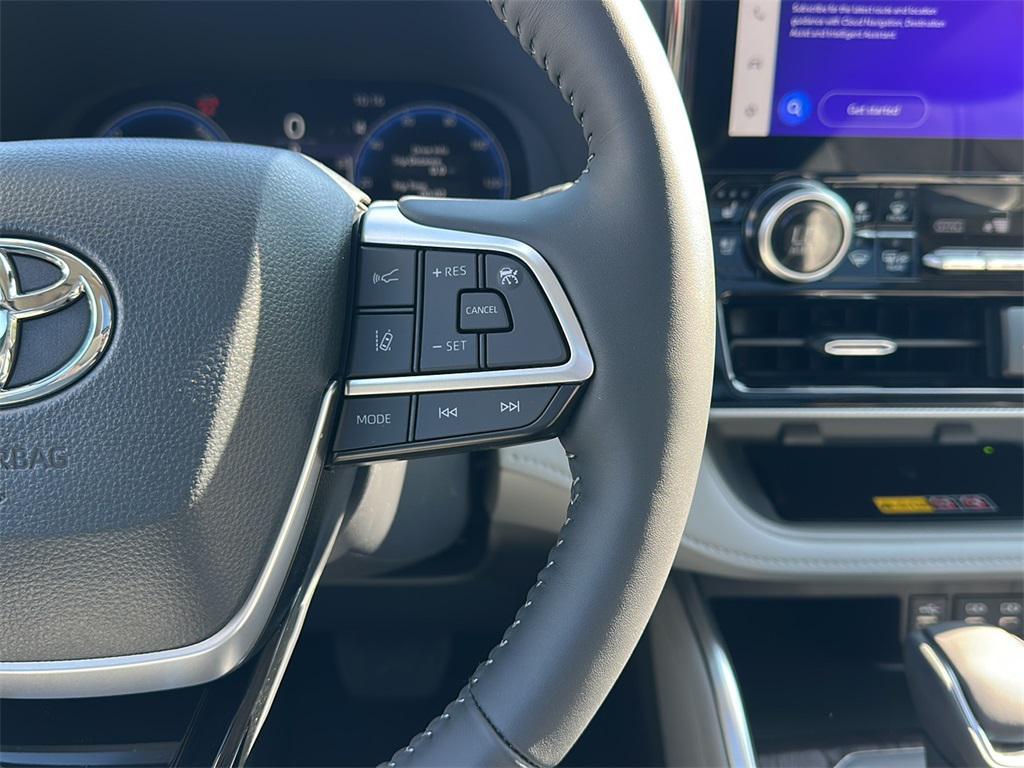 new 2025 Toyota Highlander Hybrid car, priced at $58,242