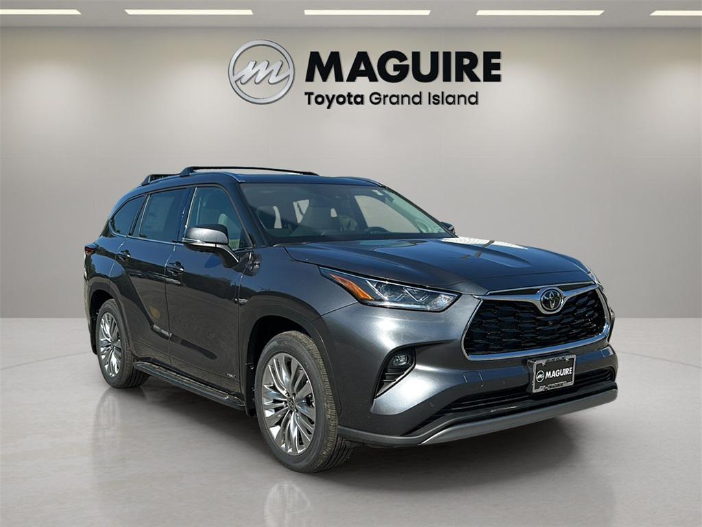 new 2025 Toyota Highlander Hybrid car, priced at $58,242