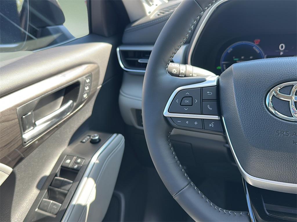 new 2025 Toyota Highlander Hybrid car, priced at $58,242