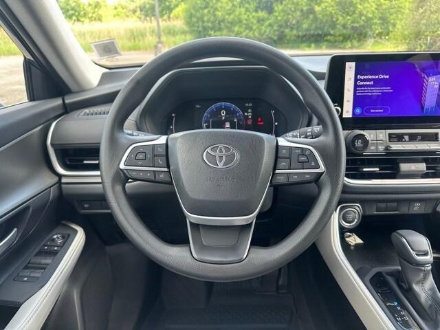 new 2025 Toyota Highlander car, priced at $44,548