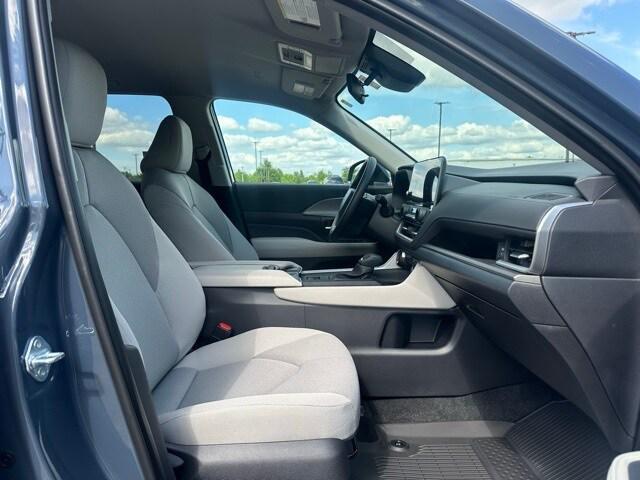 new 2025 Toyota Highlander car, priced at $44,548