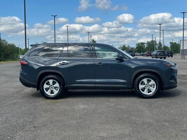 new 2025 Toyota Highlander car, priced at $44,548