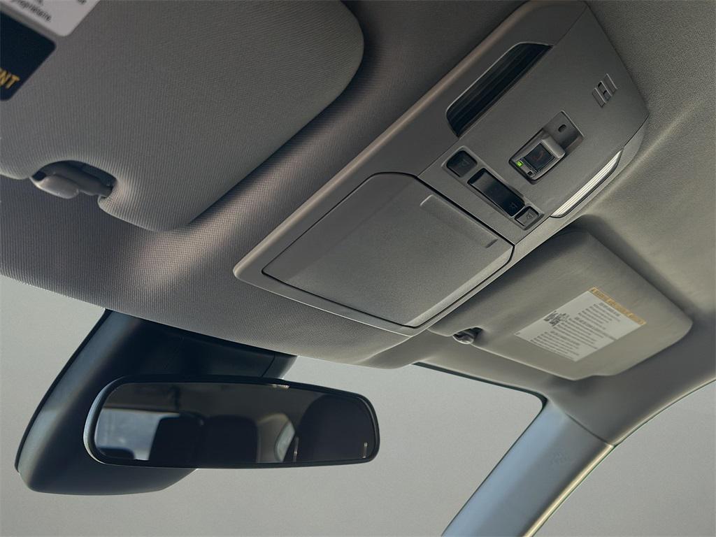 used 2022 Toyota Highlander car, priced at $31,999