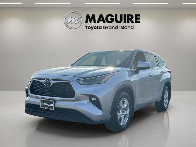 used 2022 Toyota Highlander car, priced at $31,999
