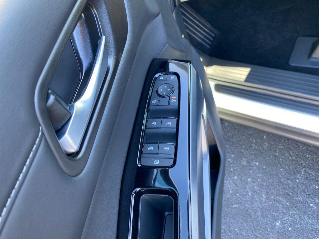 new 2025 Nissan Pathfinder car, priced at $35,930